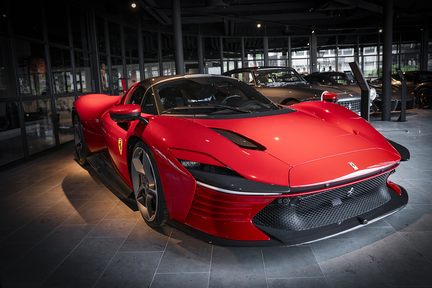Röda Ferrari i Joyride Collection på Tylösand